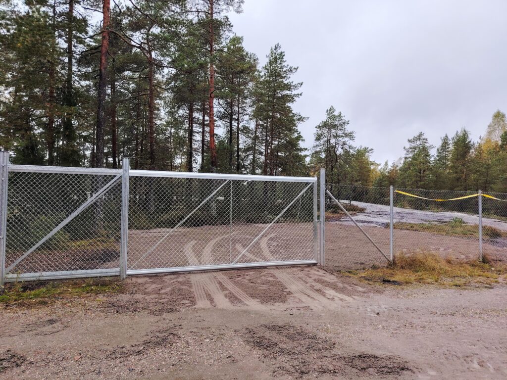 Paimion Koirametsään pääsee autolla sisään.